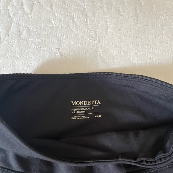 Black LIKE NEW XS leggings with inside ankle drawstrings for dual style 😍😍 - Picture 2 of 4